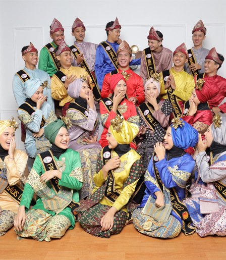 Bujang Gadis Universitas Kader Bangsa